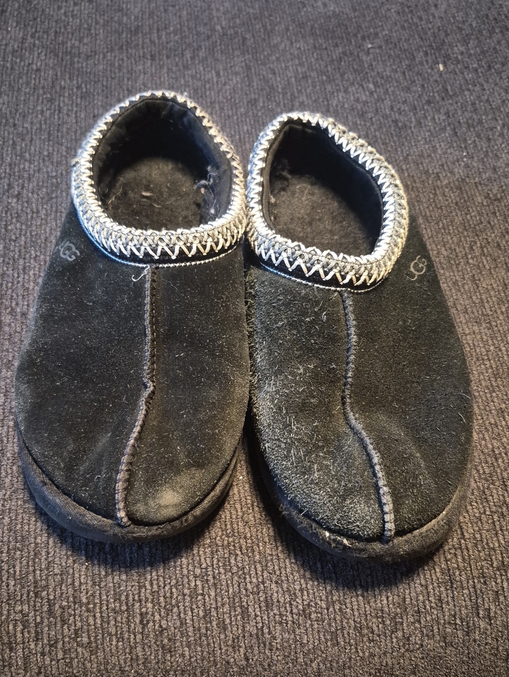 UGG Kids Black Suede Slip-On Slippers with Contrast Stitching